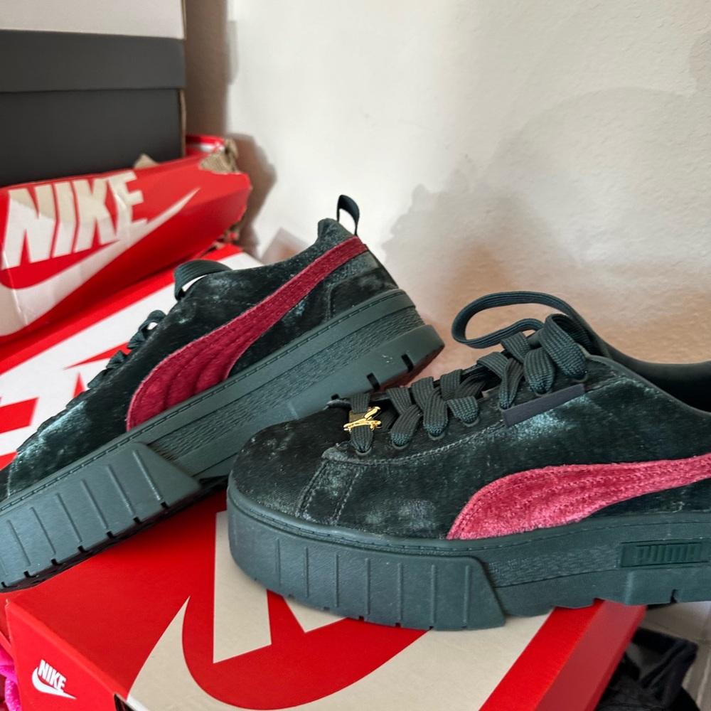 Velvet pumas